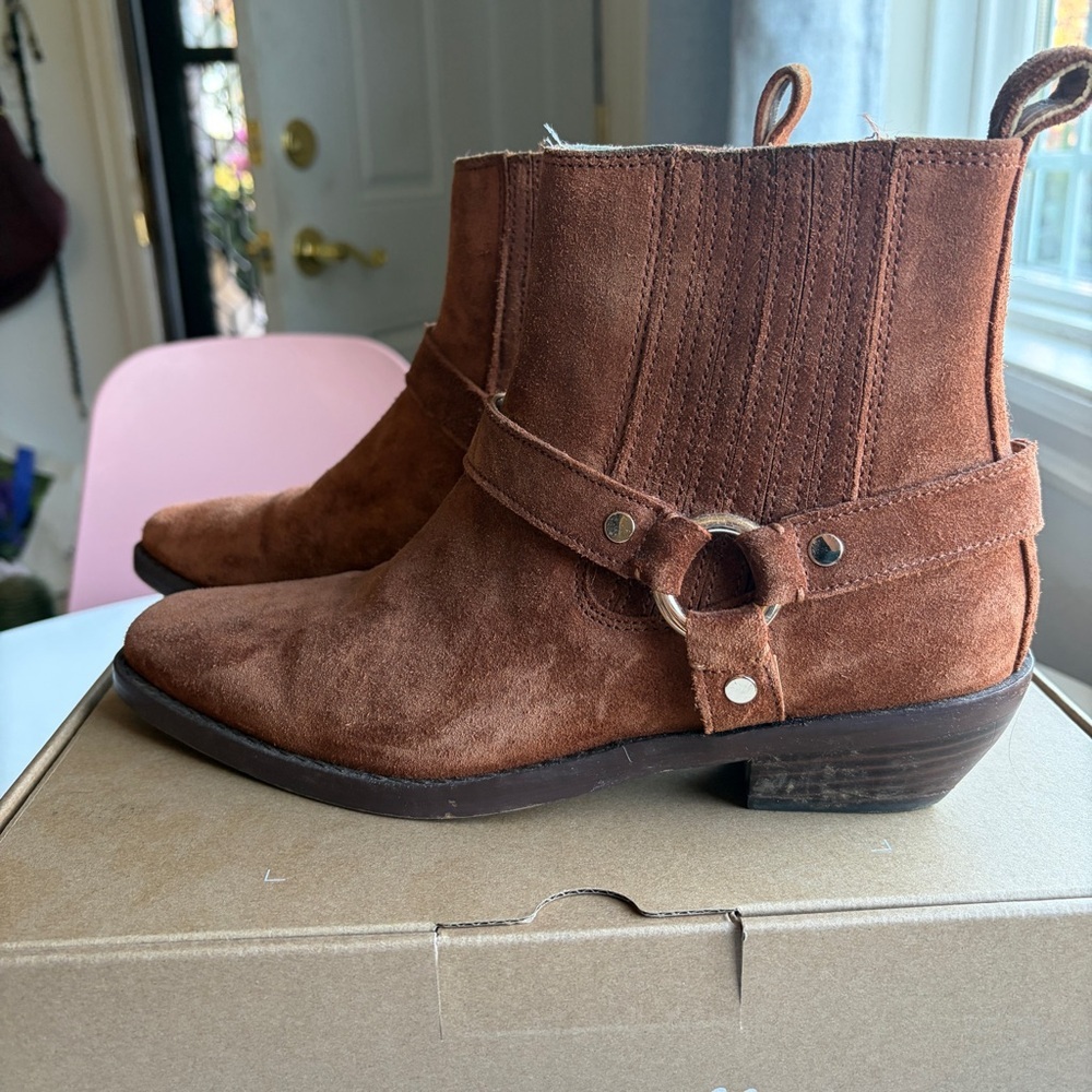 The Santiago Western Suede Ankle Boot, EUC! - Picture 12 of 13